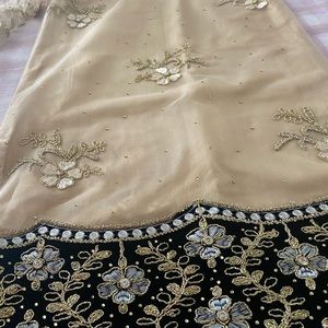 Pakistani shalwar kameez for girl aged 8-10